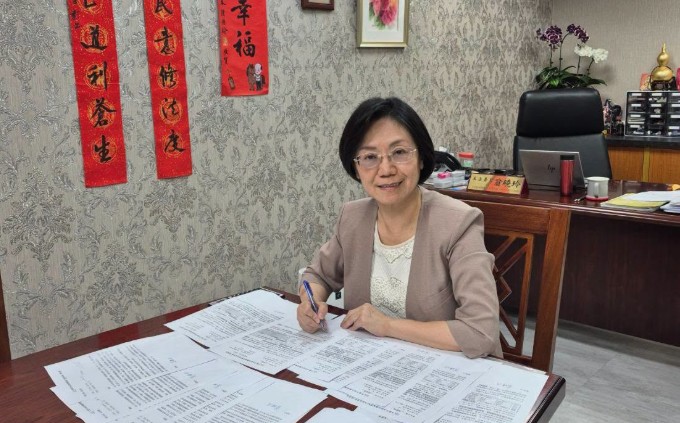 李遠喊刪預算「滅文化」　翁曉玲嗆早點下台：努力讓立院有113個我's story cover image