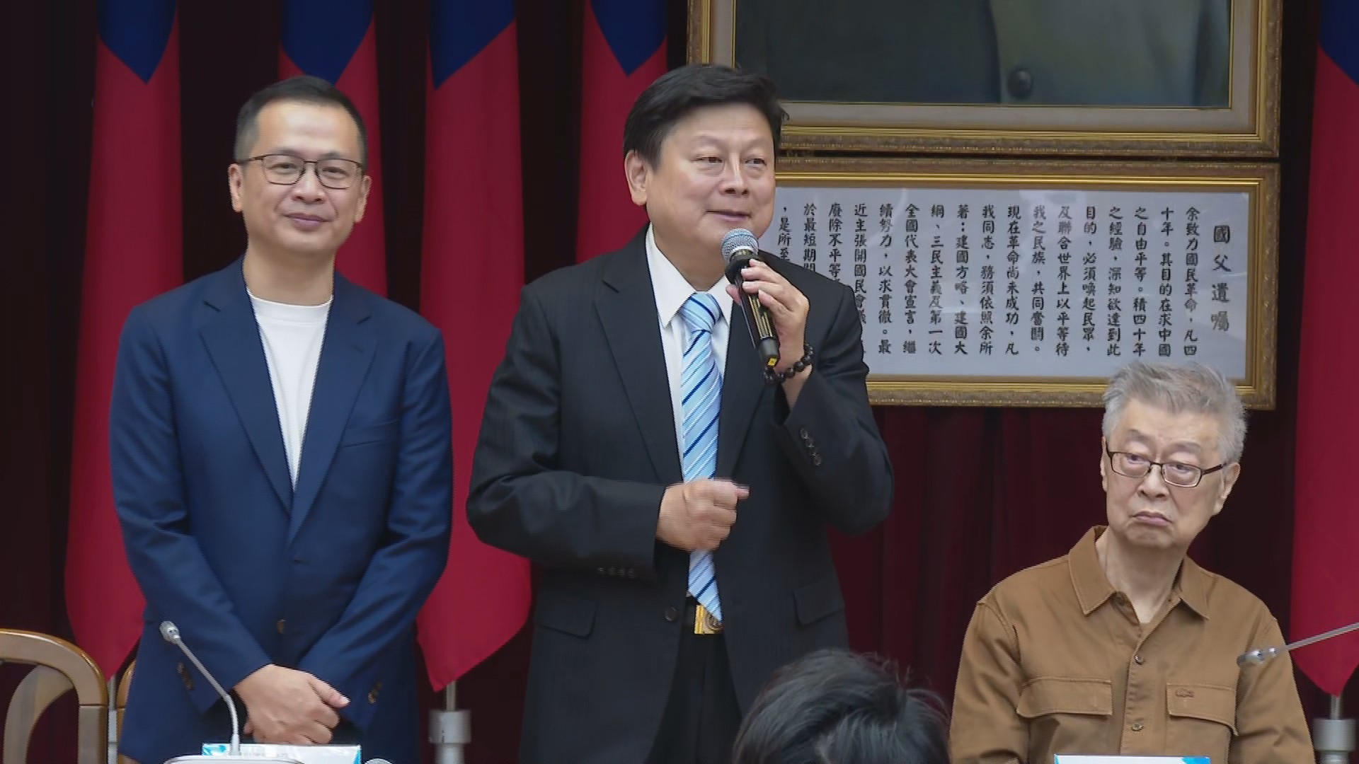 不卡總預算了！傅崐萁表態「積極審查」普發預算　喊話加碼2至3萬's story cover image