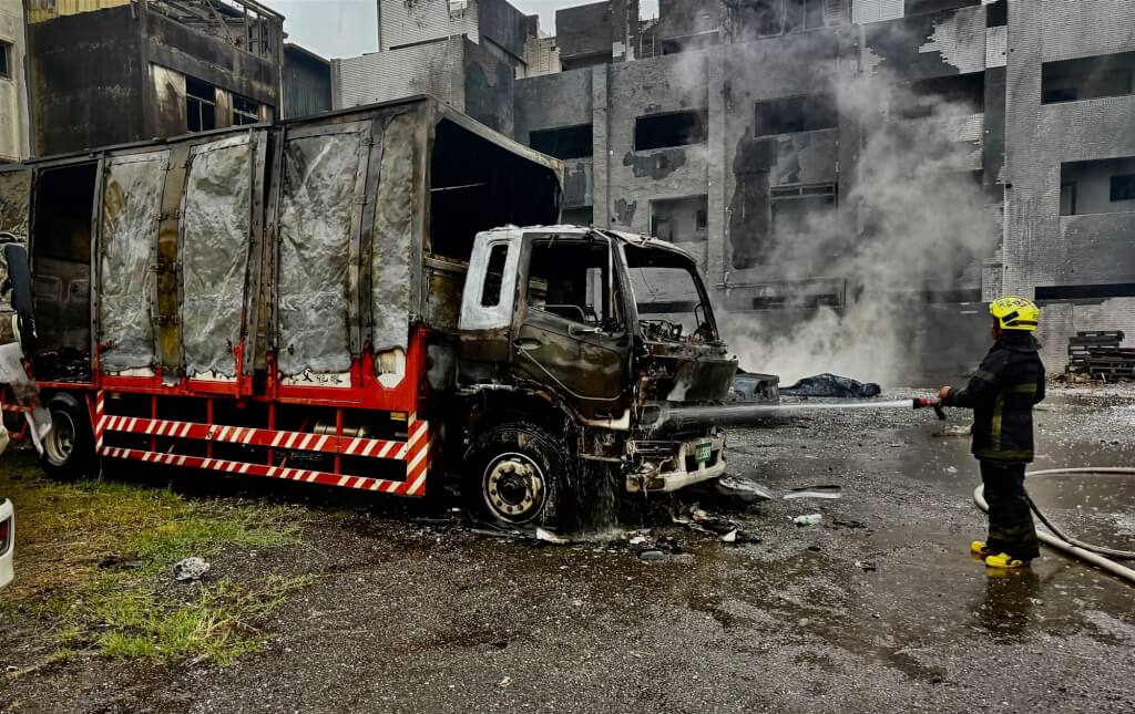台南安南凌晨火警爆炸釀多人傷　賴清德致電黃偉哲指示全力救災's story cover image