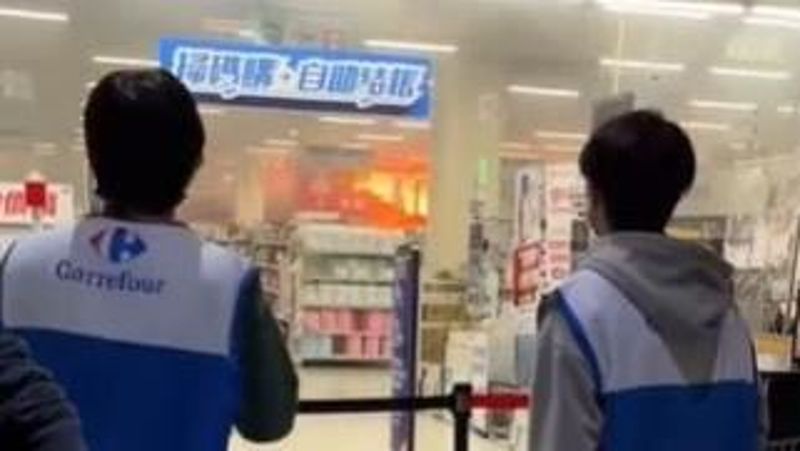 桃園22歲男與友人「手秋」打火機點燃殺蟲劑　燒家樂福「1人慘吞天價賠償金」's story cover image