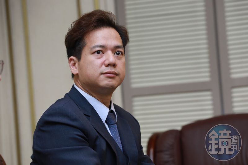 民眾黨選市長再+1！黃國昌證實「徵召邱臣遠參選」　已向高虹安遞辭呈