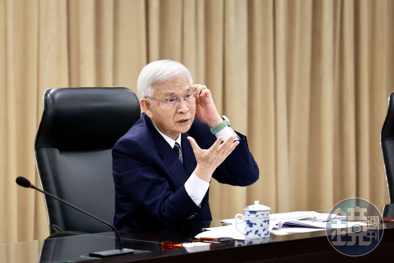 楊金龍開講／油價大幅攀升、通膨壓力激增　楊金龍：不排除升息因應's story cover image