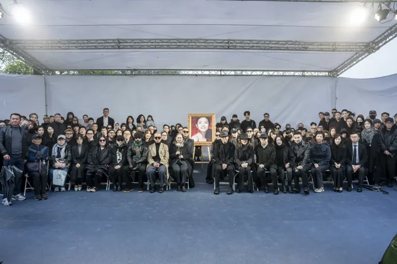 大S遺照首曝光！具俊曄為愛設計雕像「小S淚揭姊姊最後歲月」　雨中追思畫面惹淚's OG Image