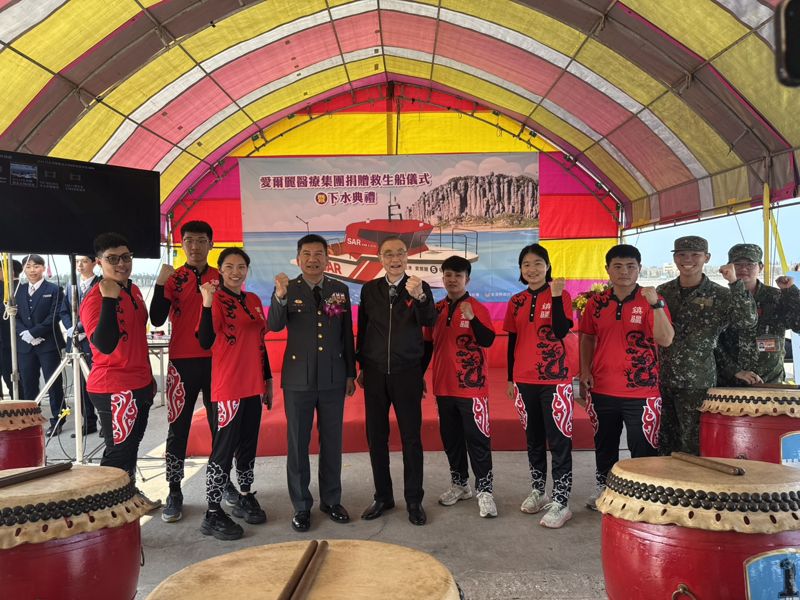 企業送愛心！馮世寬讚：超過120分　澎湖救難協會今受贈「愛爾麗5號」救難船's story cover image