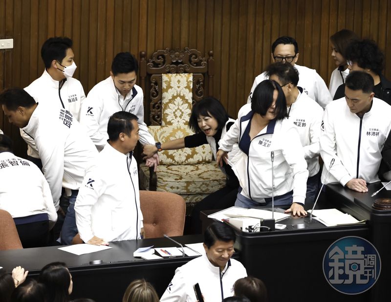 藍綠10立委「大亂鬥被起訴」　國民黨團轟司法清算：惡人先告狀's story cover image