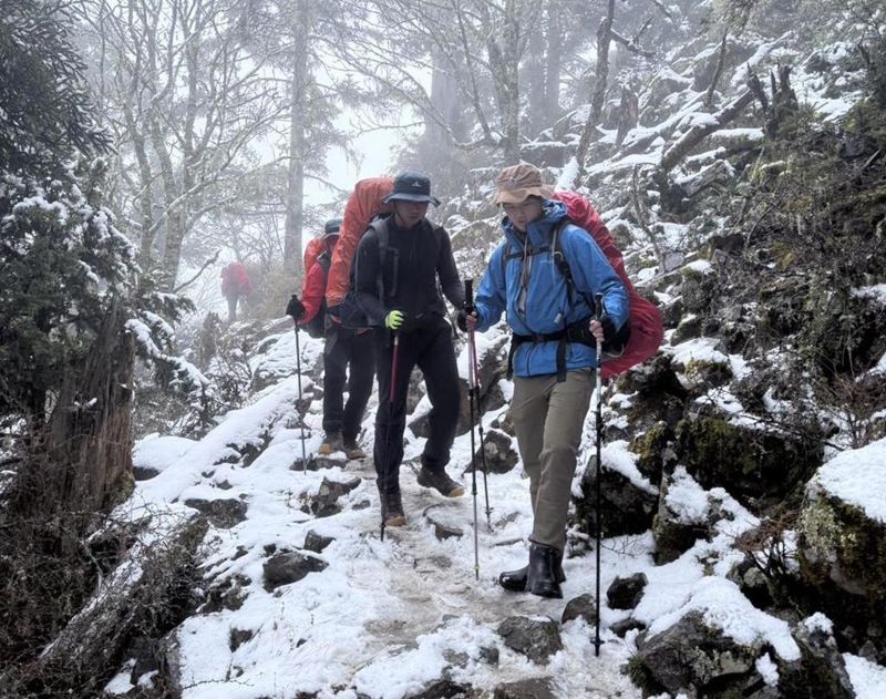 雪山西稜山難！台中博可爾草原5人受困　1人失溫無生命跡象's story cover image