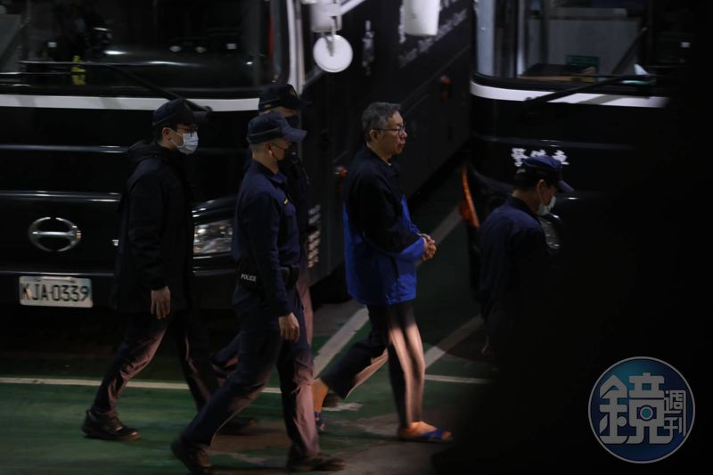 柯文哲USB勘驗完後起爭執　法官當庭嘆氣's story cover image