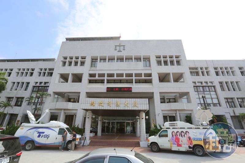 檢察官在辦公室「看色情網站」害電腦中毒！被提醒完又回去看　地檢署懲處出爐了's story cover image