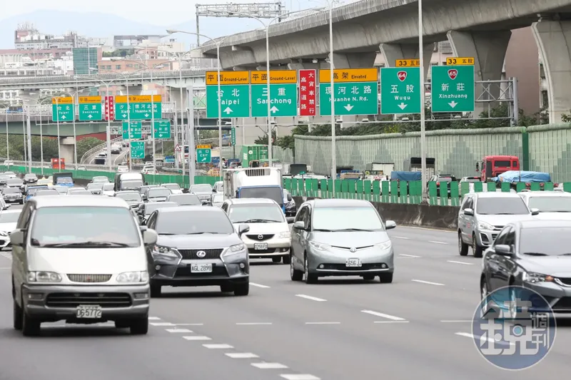 大年初一走春車潮湧現！高公局示警下午11處重點壅塞路段's story cover image