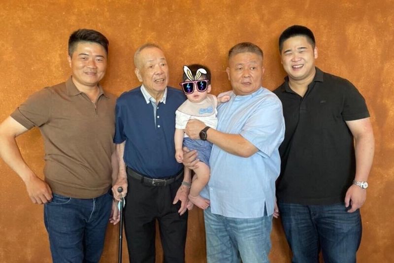 顏清標父親顏懷辭世！享耆壽92歲　家屬證實低調治喪's story cover image