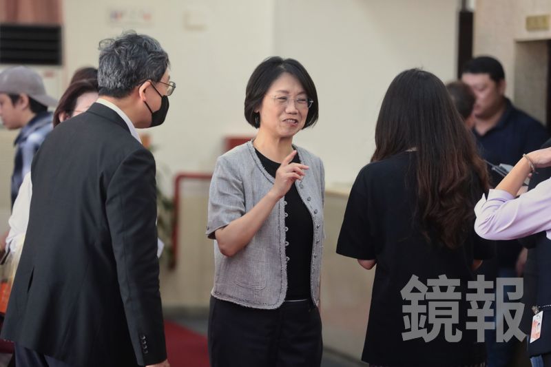 立委帶頭違法？翁曉玲看電影竟偷拍大銀幕　片商「強烈警告」：違這法最重關5年's story cover image