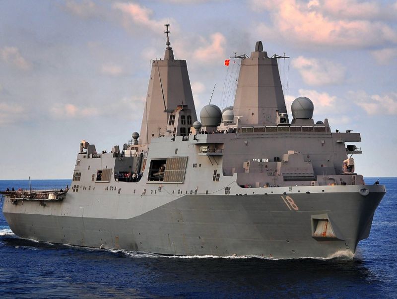 美國軍艦沖繩外海失火！　火勢尚未撲滅「急向日方求助」　