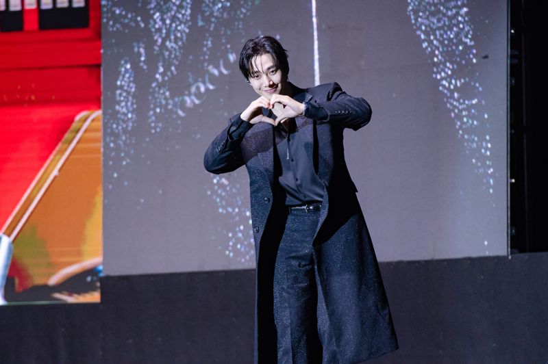 李俊昊AAA沒跳到「Overdrive」喊僥倖　遇地震安撫粉絲「我沒事，頭暈暈」's story cover image