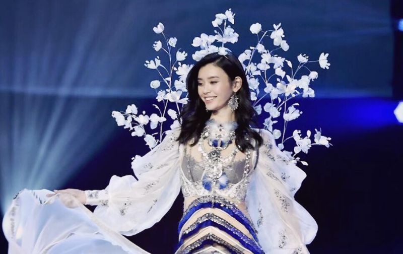 奚夢瑤、何猷君大婚！維密慘摔畫面又被翻出　「半個娛樂圈都來了」再登熱搜網熱議's OG Image