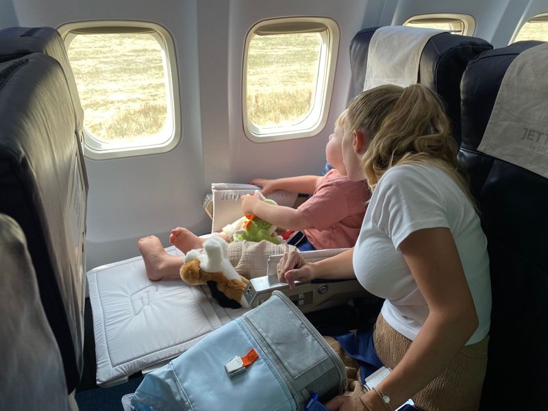 喊「不要哭」沒用　幼兒搭飛機哭鬧　父母6招應對
's OG Image