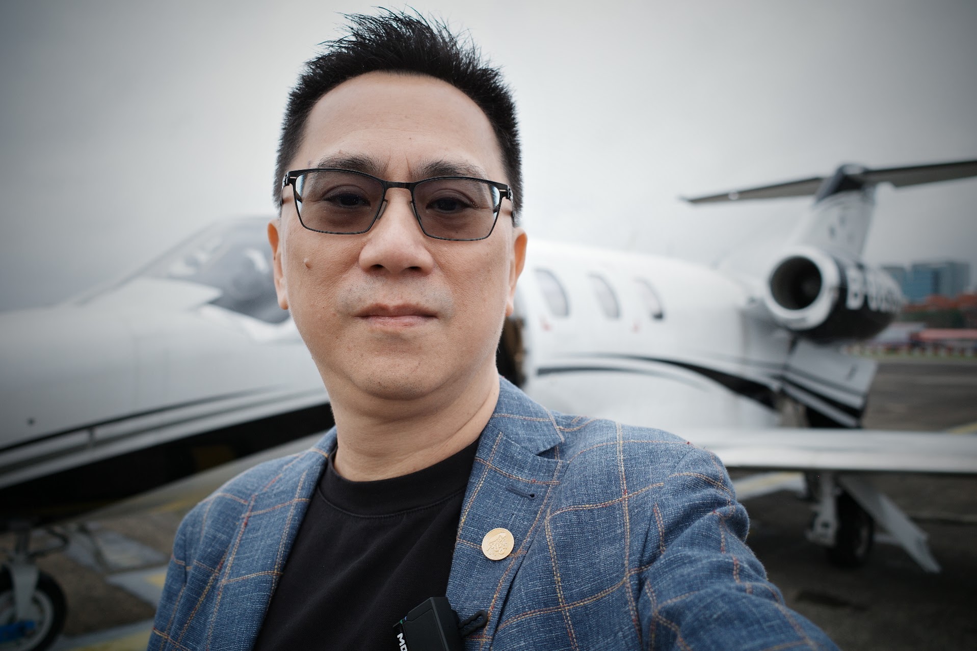 486先生秀「松指部搭機照」嗆王鴻薇　空軍：軍事營區攝影涉違法's story cover image