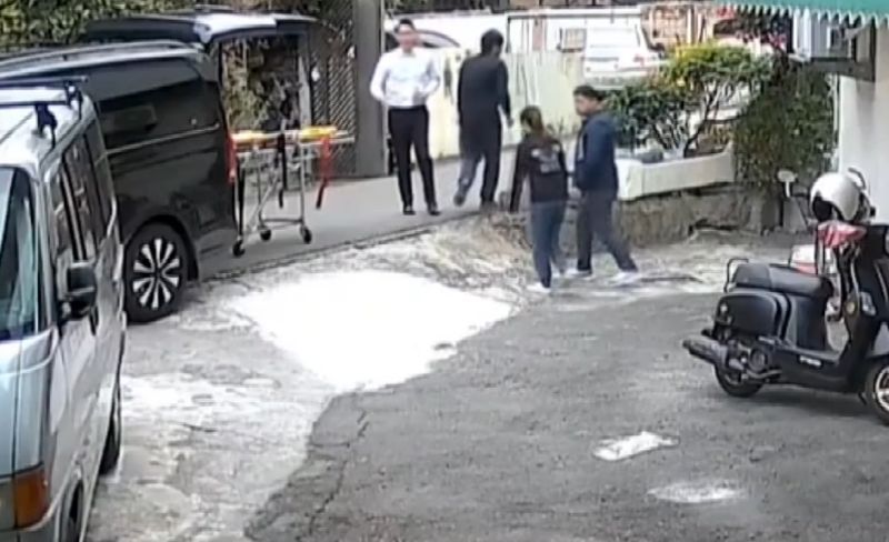 台中82歲婦「孤獨死」與小狗陳屍家中　里長曝「沒人關心」真實情況：常報警稱被偷房契