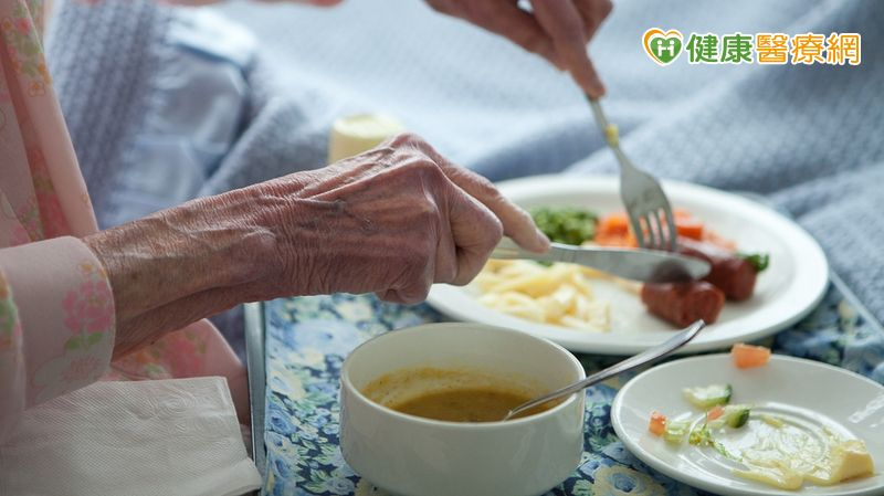 遠離失智症風險要吃對！　醫傳授「維持大腦健康」飲食秘訣