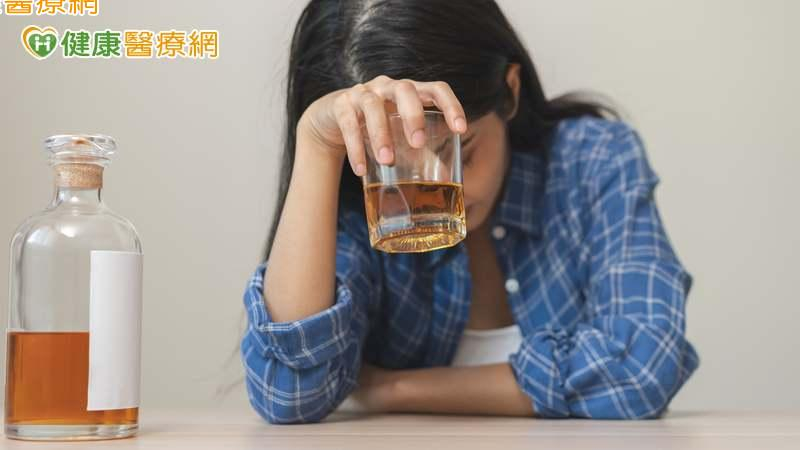 尾牙喝酒狂歡　隔天「宿醉」超難熬？營養師推「8飲食」助緩解不適！