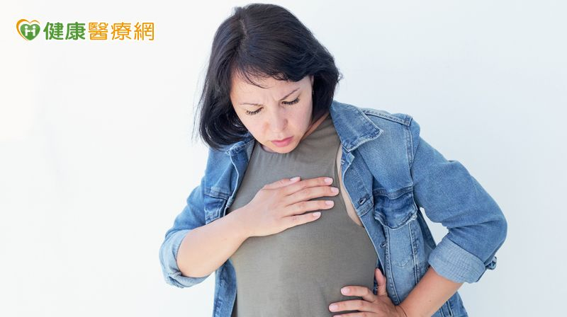 44歲婦人乳房小潰瘍半年變巨大腫瘤　就醫確診「惡性乳癌轉移肺肝骨」