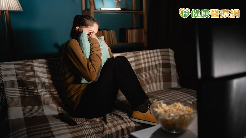 恐怖片為何吸引人？還能緩解焦慮？專家解析「又怕又愛看」心理機制！'s story cover image