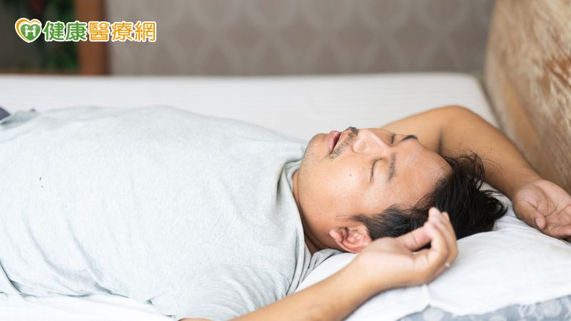 60歲後患病率飆4成！醫揭「睡眠呼吸中止症」傷害　比酒駕更致命's story cover image