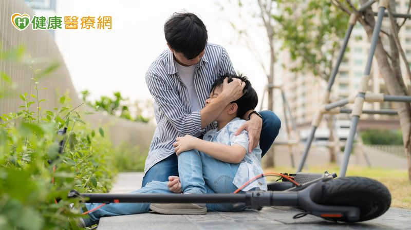 頭撞傷一定要照CT嗎？了解成人、兒童評估準則　防不必要輻射暴露's story cover image