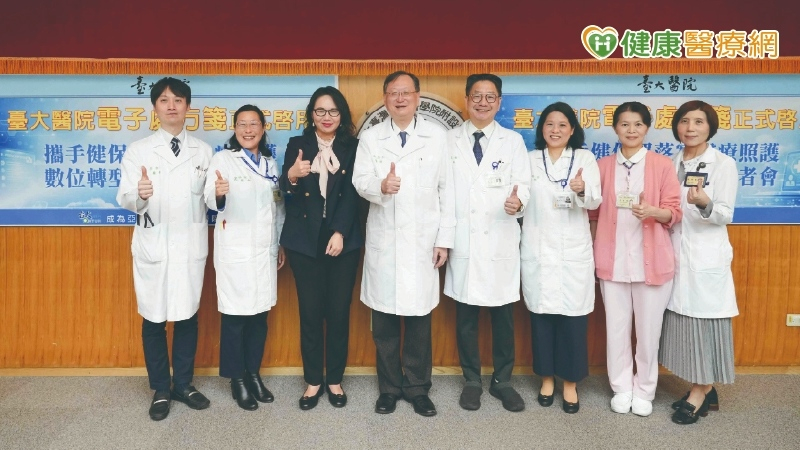 臺大醫院啟用「電子處方箋」系統　打開手機QR Code就可至社區藥局領藥's story cover image