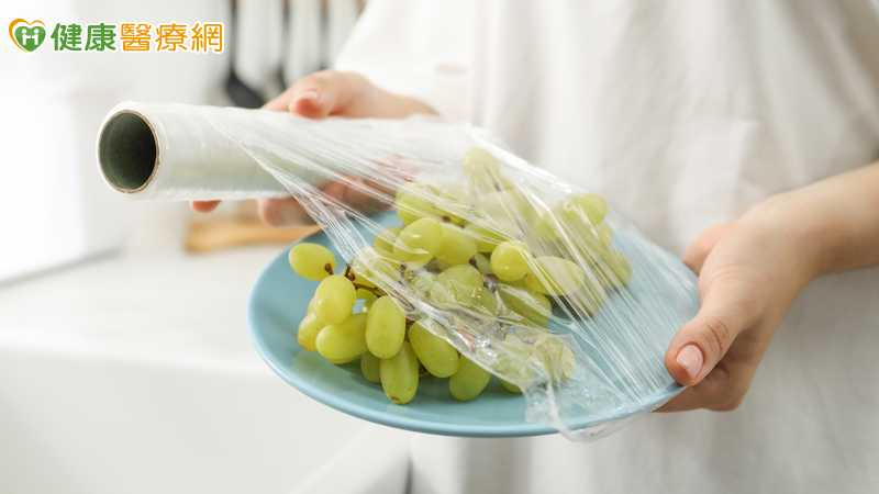 食物包保鮮膜烹調、加熱恐溶出毒物　醫教4招避風險's story cover image