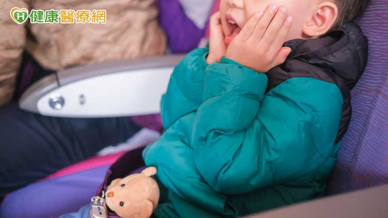 孩子搭飛機鬧不停？專家教6招安撫　別只急著要求「不要哭」's story cover image
