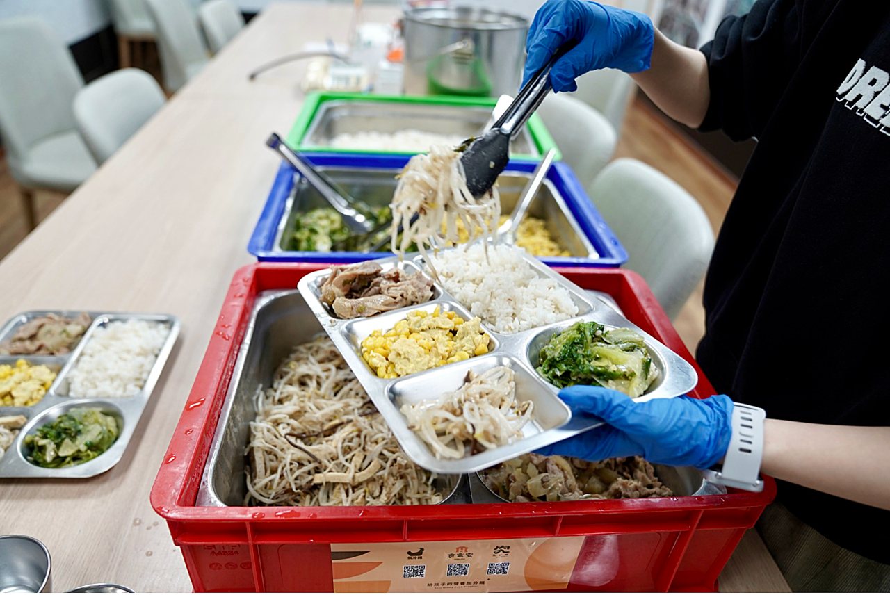 營養午餐之亂02》午餐專法延宕多年，營養午餐缺乏統一規範，品質全憑運氣's story cover image