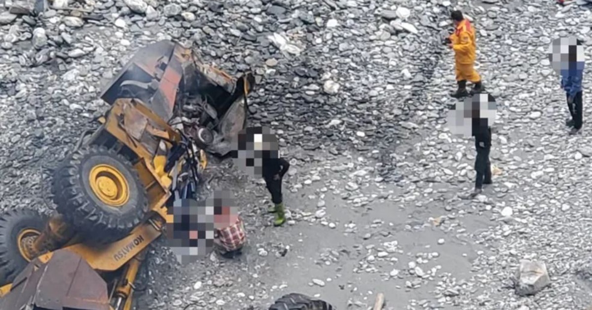 推土機自撞墜百米溪谷 起火燃燒駕駛當場身亡's OG Image