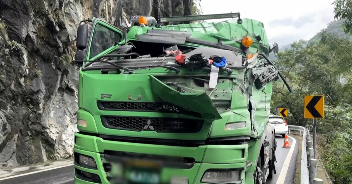 中橫嚴重車禍!曳引車猛撞隧道口 車頭全毀's OG Image
