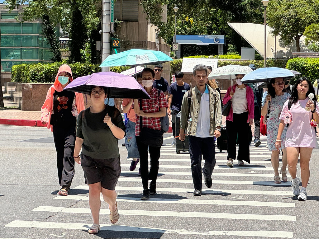 氣象署預計11月提草案 「高溫」、「熱帶低壓」納災害天氣's OG Image