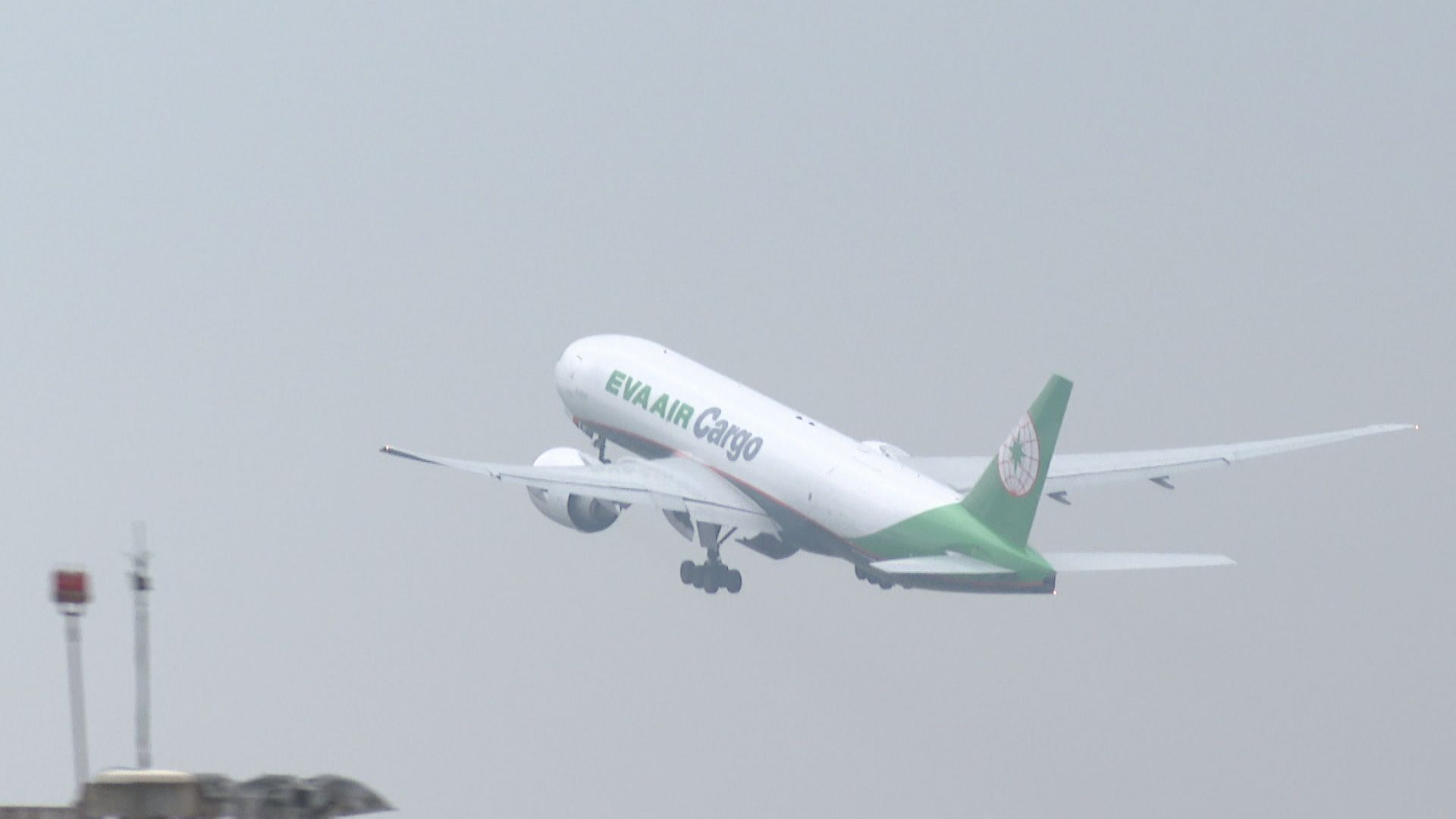 傳2台人遭日安檢搜出槍!長榮僅證實不合規物品 外交部發聲澄清's OG Image