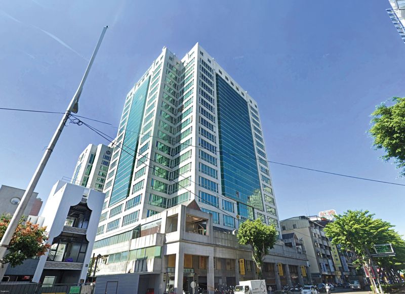 【挨罰千萬脫殼術3】銀行員排隊等總裁孫子發紅包 原輔堂遭控吸血員工回應了's OG Image