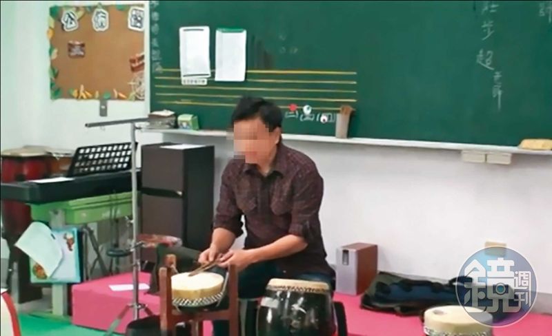 集體作弊師把風1/學生做小抄是基本功 老師三招幫作弊才令人瞠目結舌's OG Image