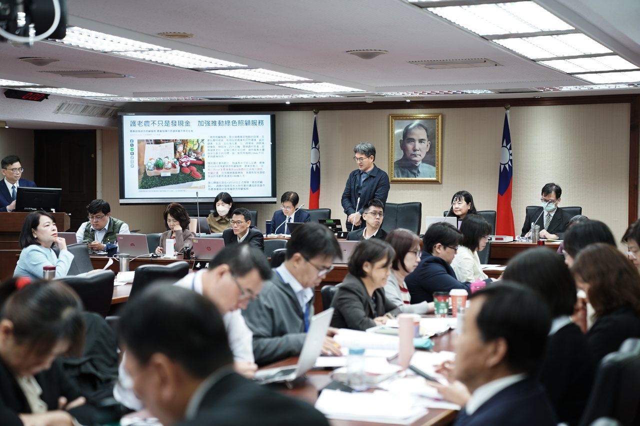 朝野立委齊推老農津貼加碼,若每月 1.2萬,年支出將飆749億,農業部:扭曲財政結構's OG Image